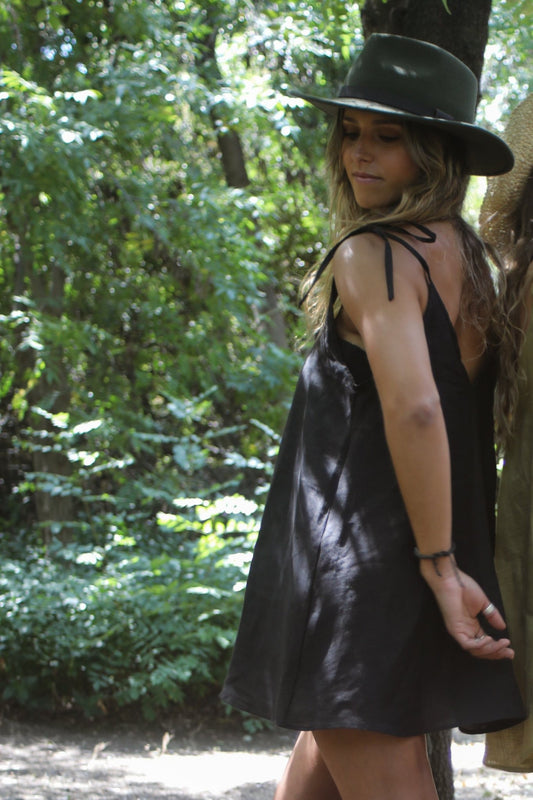 Vestido lino negro vista lateral