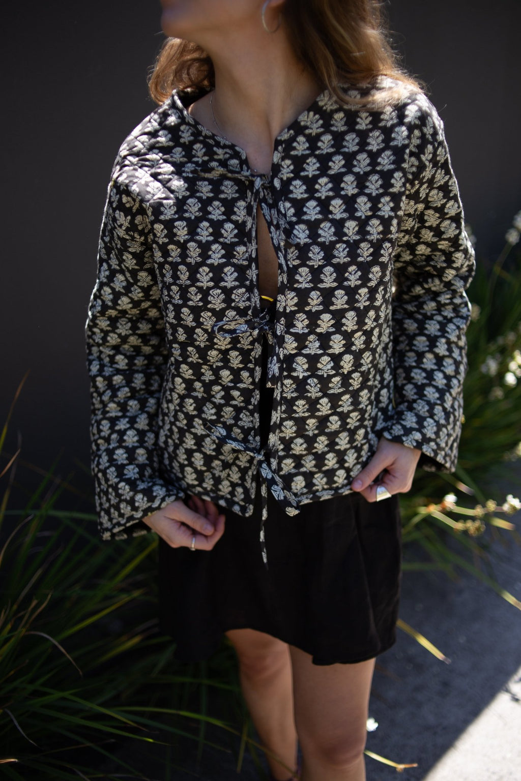 Chaqueta Block & Velvet - Vista Frontal cerrada lado algodón espampado