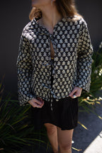 Chaqueta Block & Velvet - Vista Frontal cerrada lado algodón espampado