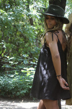 Vestido lino negro vista lateral